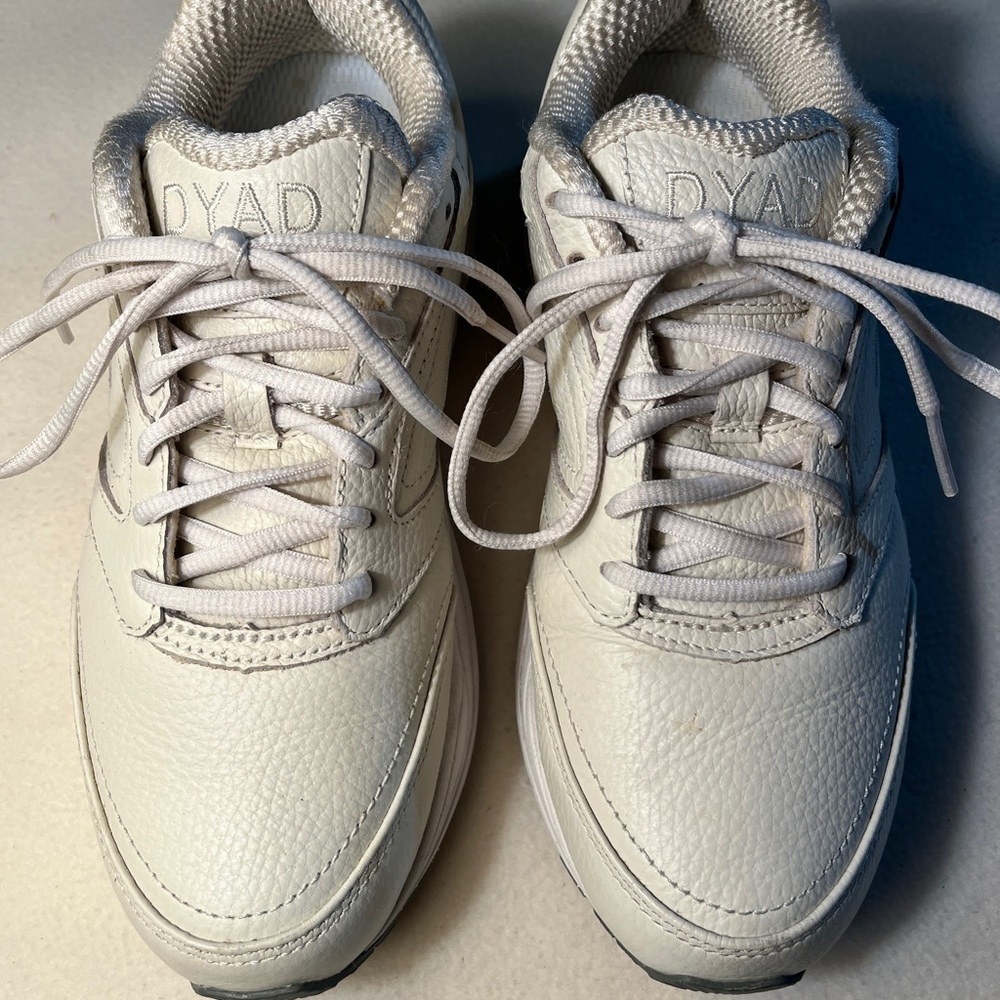 Brooks Women's Athletic Shoes - White